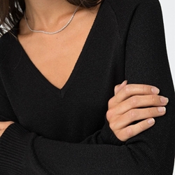 Camiseta Negro cuello pico, Brenna - Imagen 2