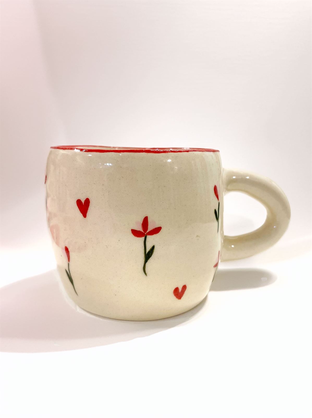 Taza de gres de flores y corazones - Imagen 1